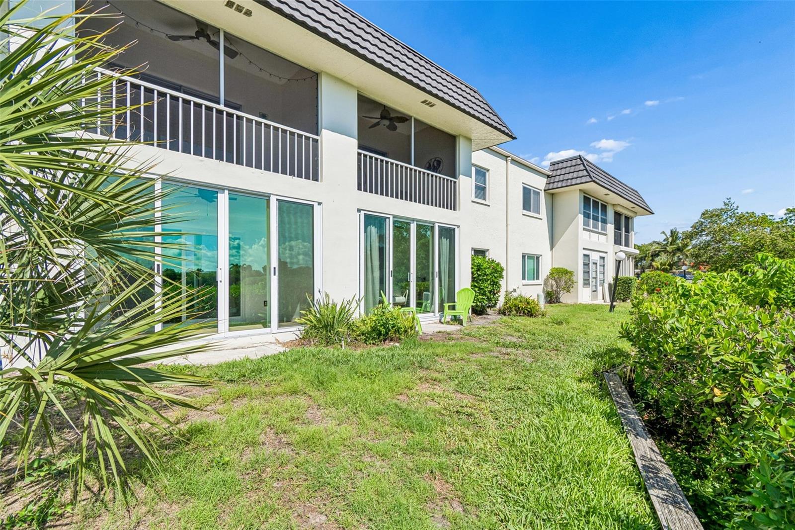 LAKE OVERLOOK APTS - Residential