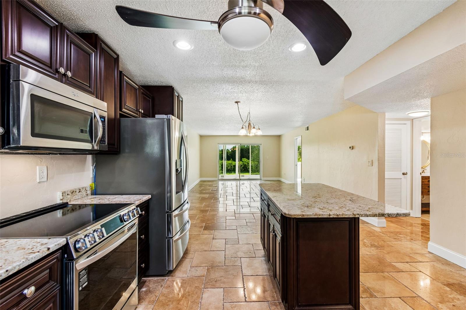 LAKE OVERLOOK APTS - Residential
