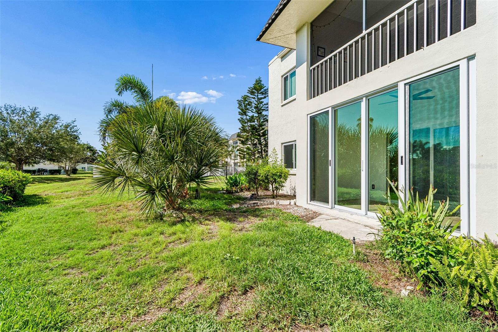 LAKE OVERLOOK APTS - Residential