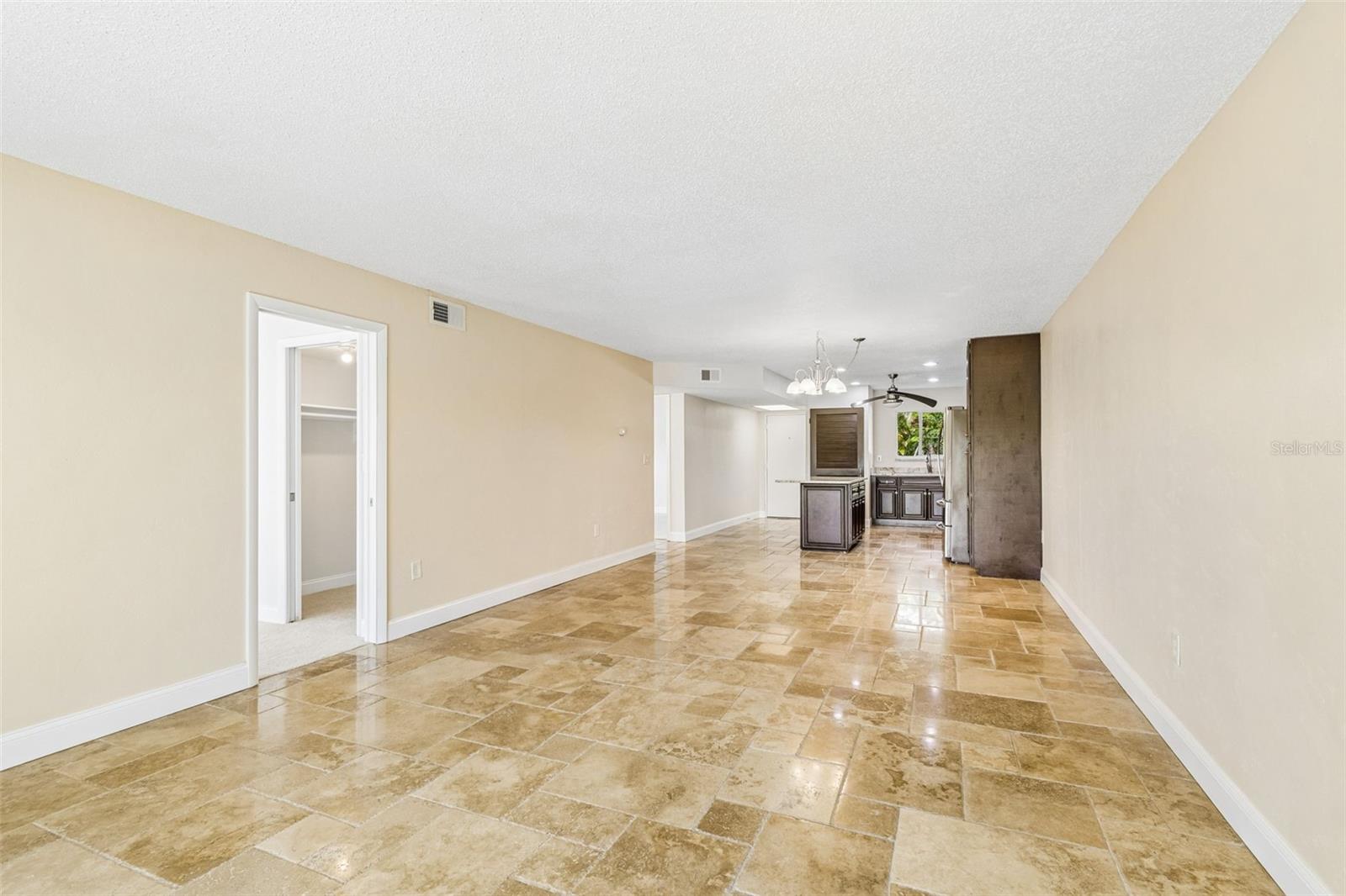 LAKE OVERLOOK APTS - Residential