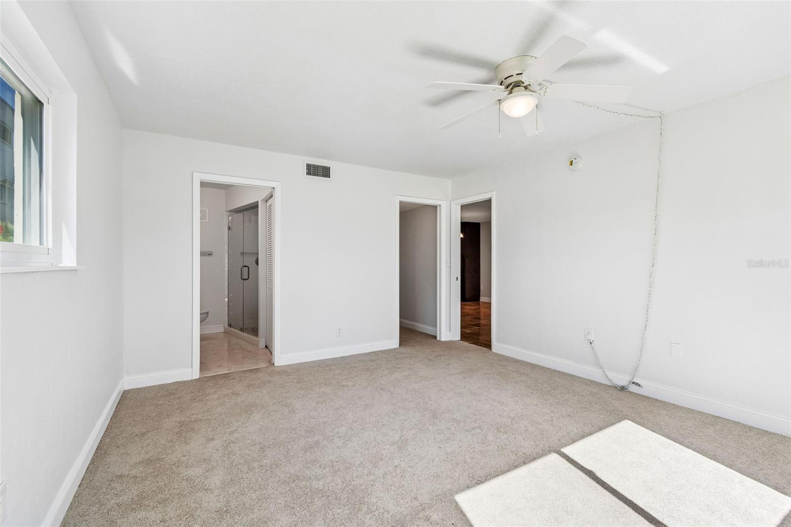 LAKE OVERLOOK APTS - Residential