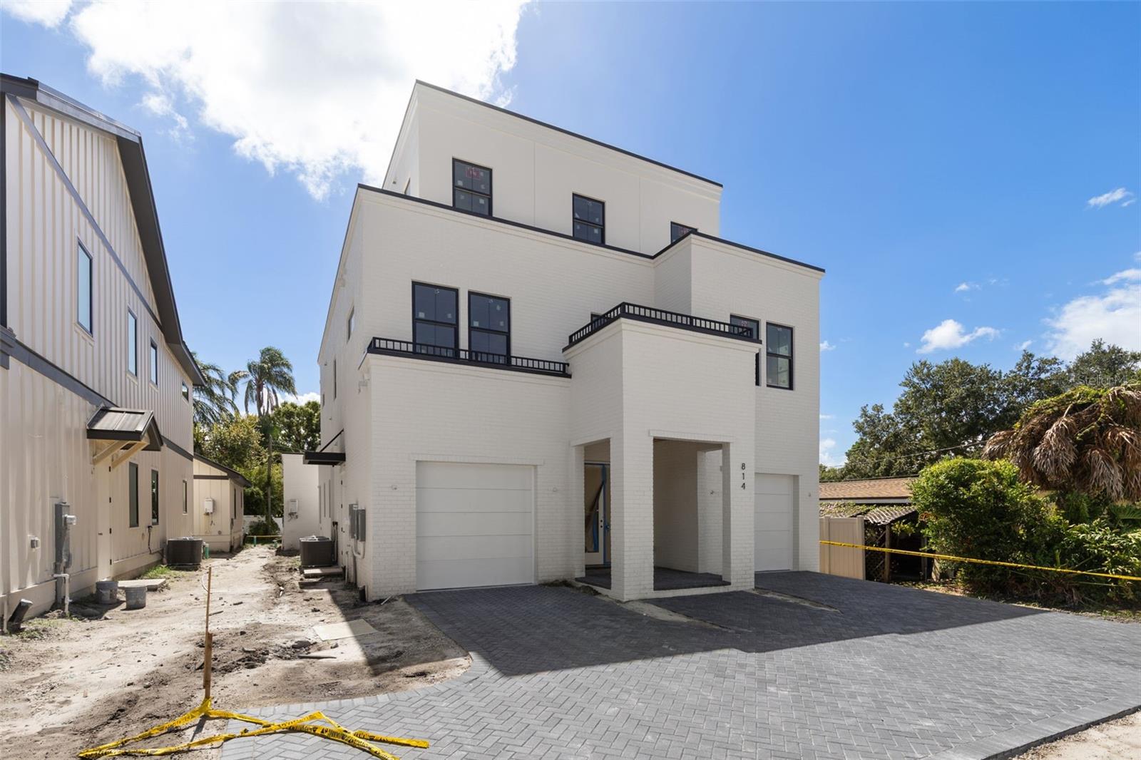 SUBURB ROYAL - Residential