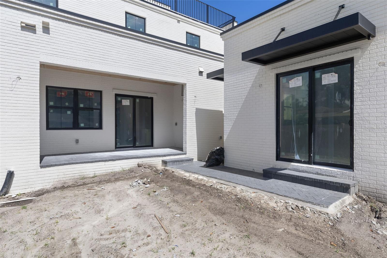 SUBURB ROYAL - Residential