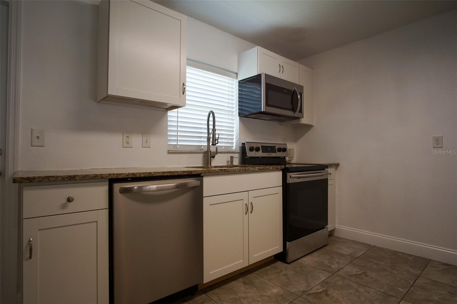 DAVENPORT - Residential Lease