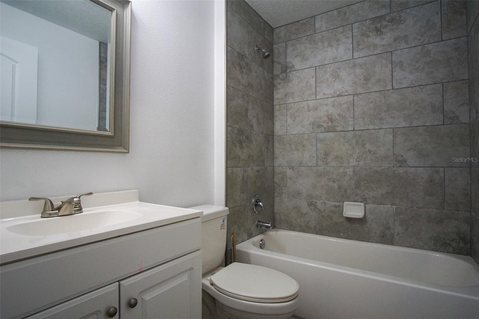 DAVENPORT - Residential Lease