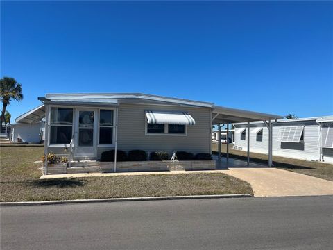 Photo of 828 Trento Dr, Venice, FL 34285 (MLS # N6142982)