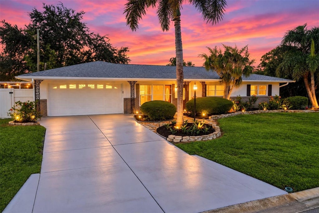Photo of 3710 Duncan Place, Sarasota, FL 34239 (MLS # A4703878)