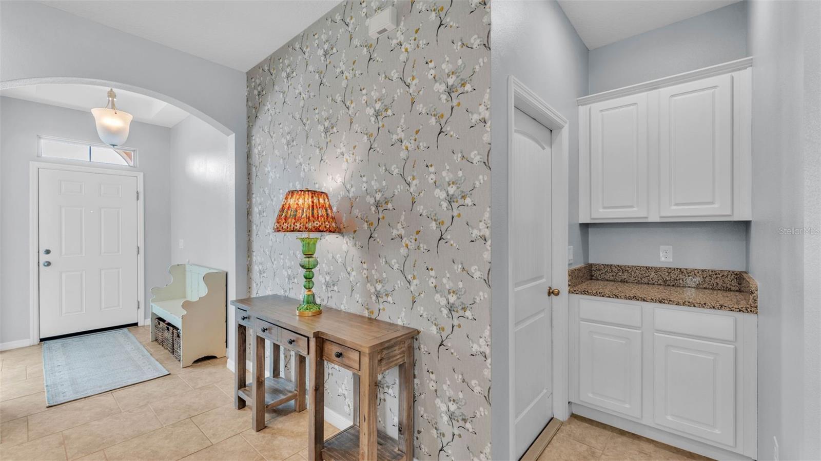 4088 PRIMA LAGO CIRCLE