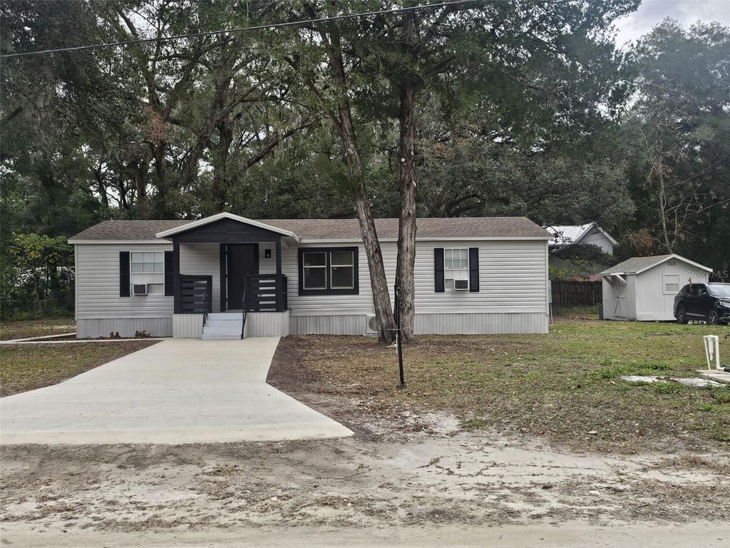 Photo of 6519 NE 23rd Avenue, Ocala, FL 34479 (MLS # G5111880)