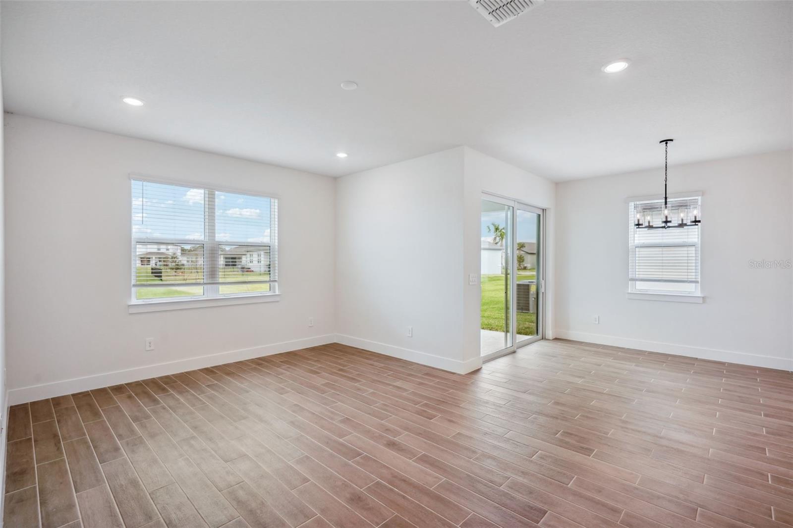 117 RUNAWAY FIELD AVENUE