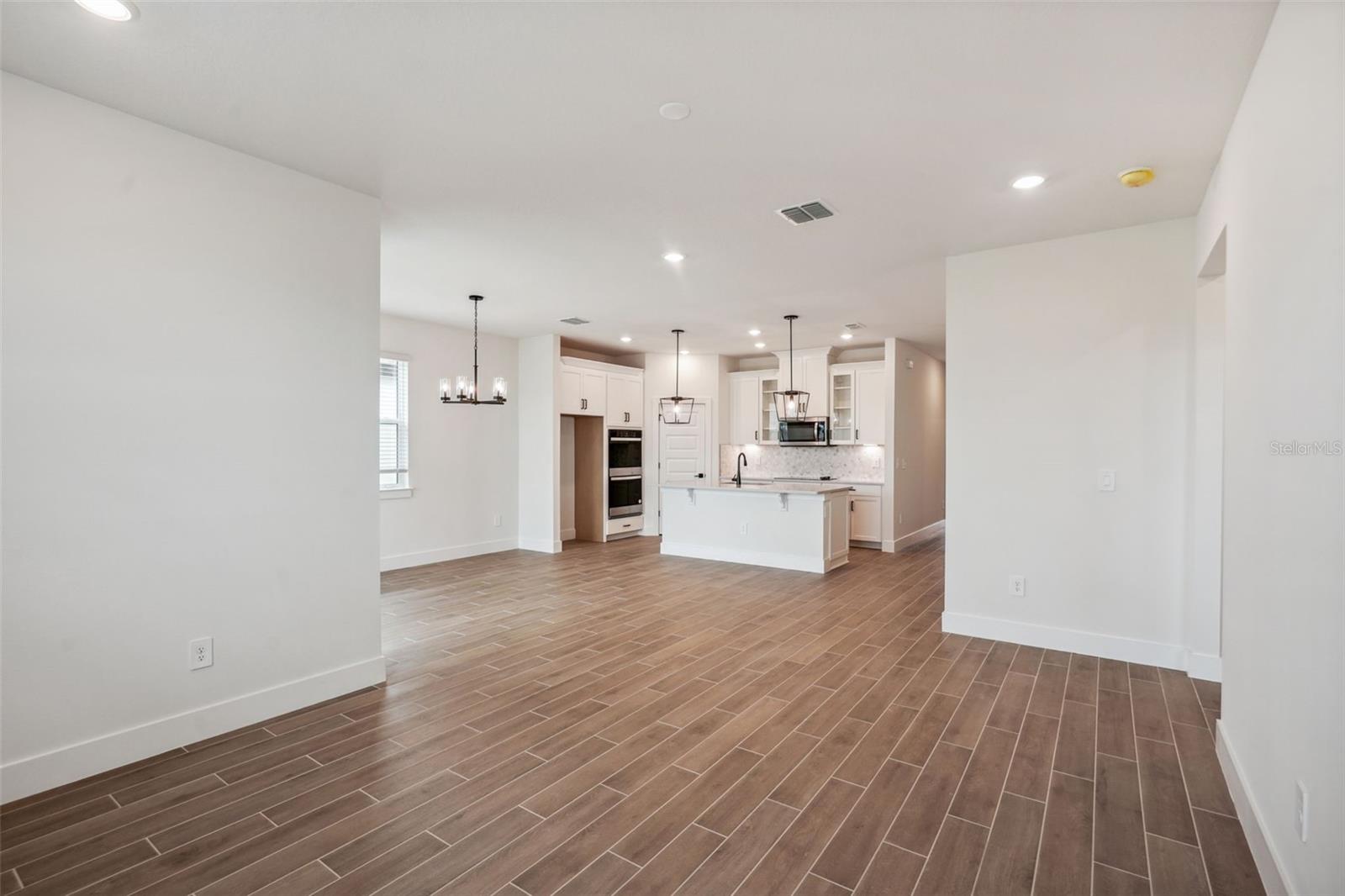 117 RUNAWAY FIELD AVENUE