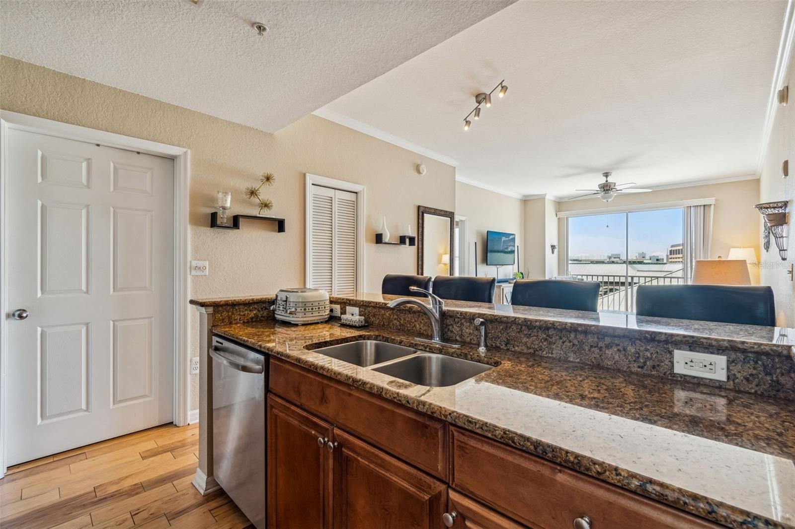 PARKCREST HARBOUR ISLAND CONDO - Residential