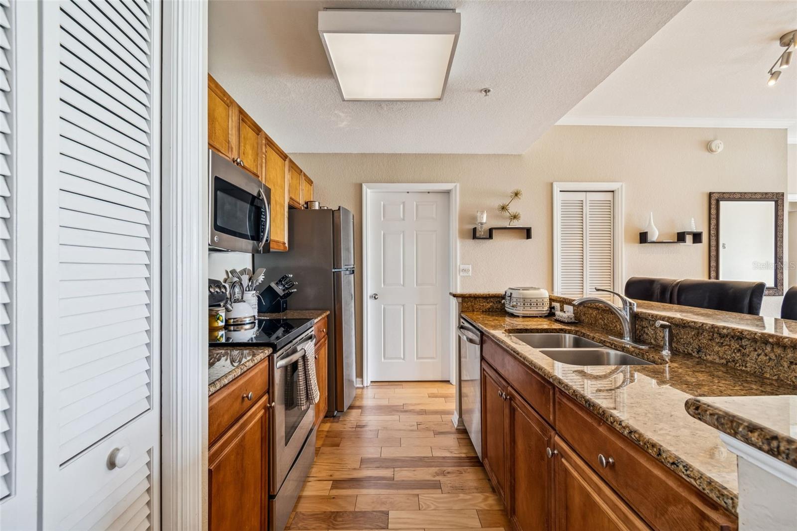 PARKCREST HARBOUR ISLAND CONDO - Residential