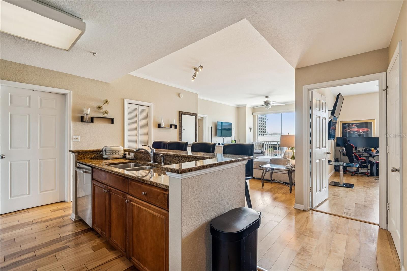 PARKCREST HARBOUR ISLAND CONDO - Residential