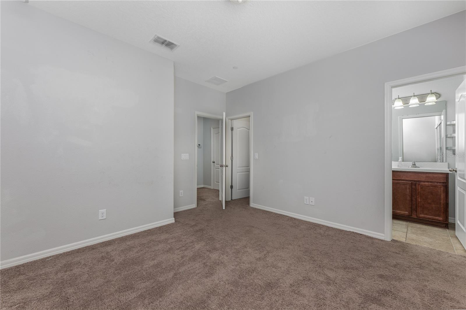 HAMPTONS - SECOND REP - Residential