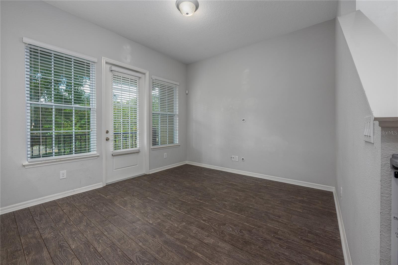 HAMPTONS - SECOND REP - Residential