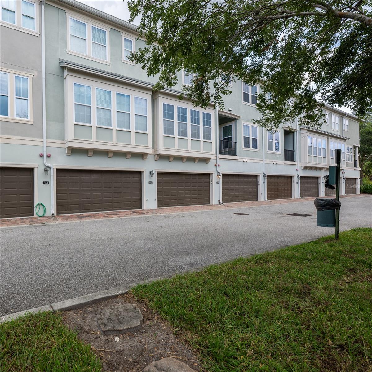 HAMPTONS - SECOND REP - Residential