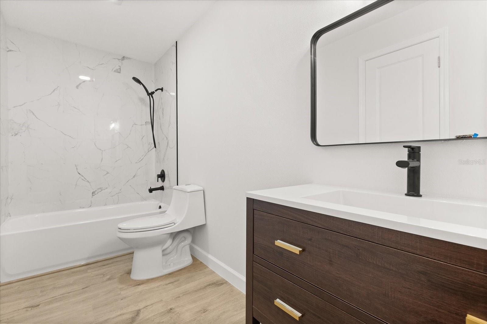 HICKORY LAKE ESTATES - Residential