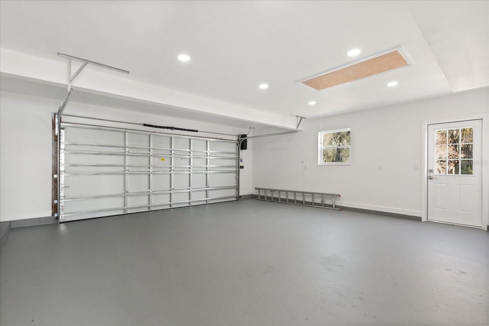 HICKORY LAKE ESTATES - Residential