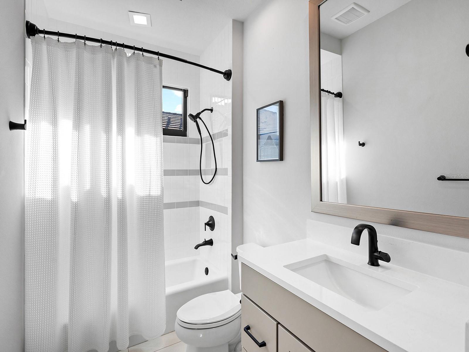 LAKEHOUSE COVE AT WATERSIDE - Residential