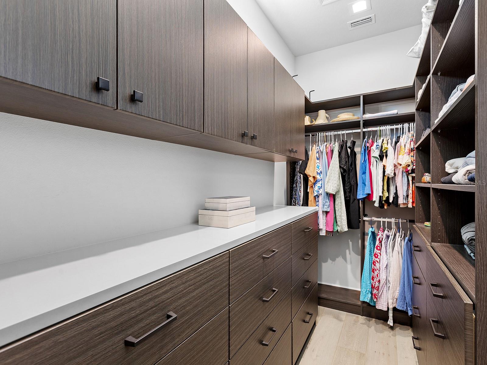 LAKEHOUSE COVE AT WATERSIDE - Residential