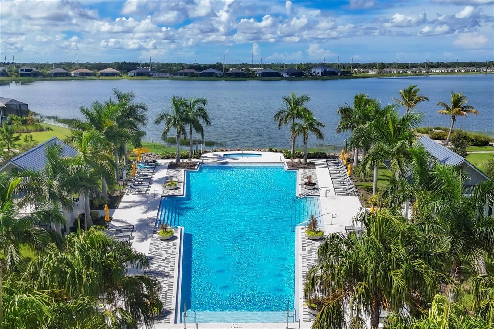 LAKEHOUSE COVE AT WATERSIDE - Residential