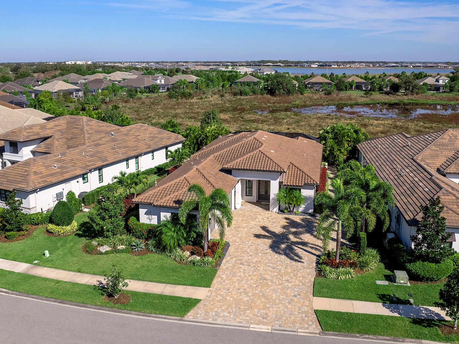 LAKEHOUSE COVE AT WATERSIDE - Residential