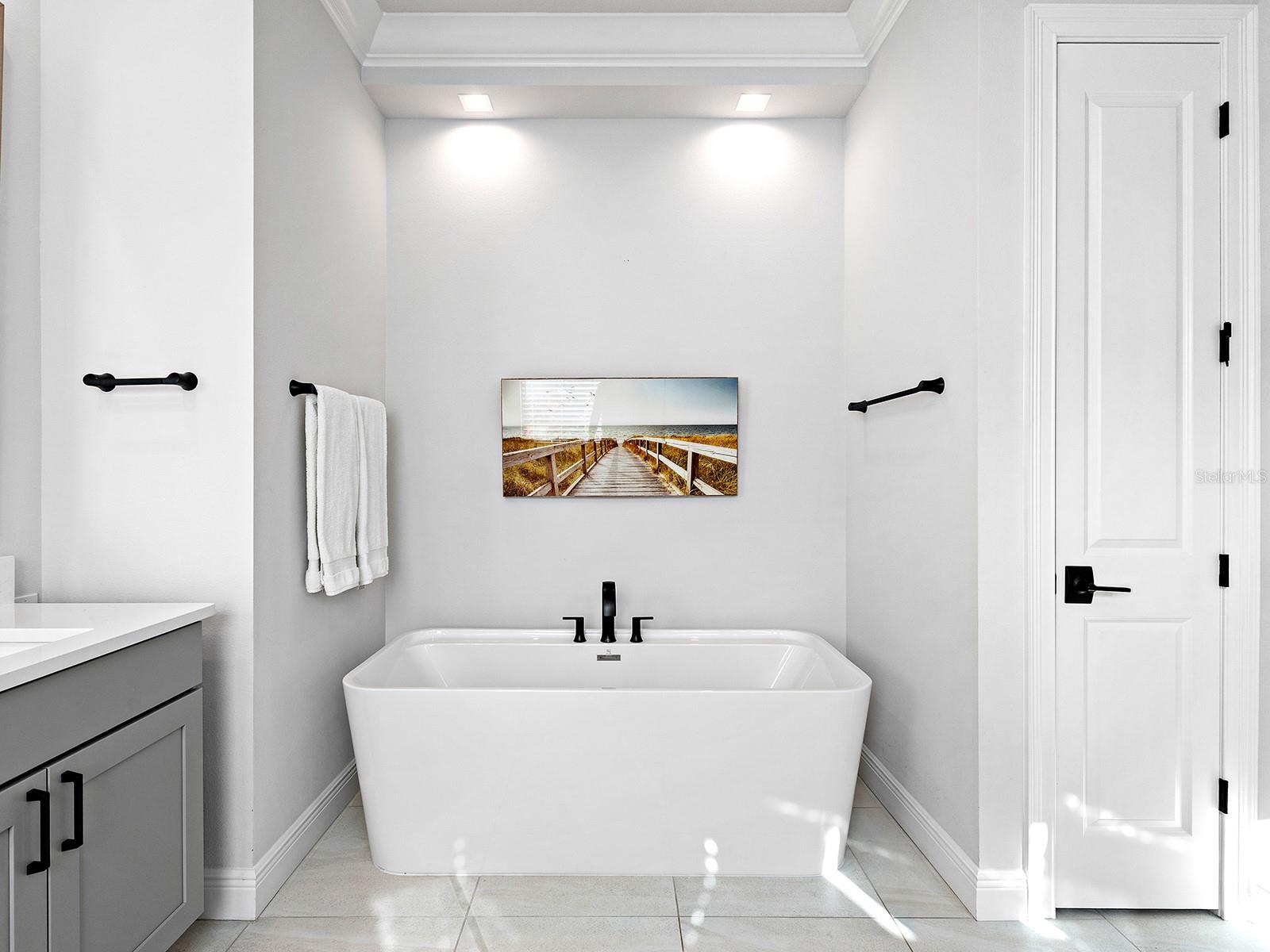 LAKEHOUSE COVE AT WATERSIDE - Residential