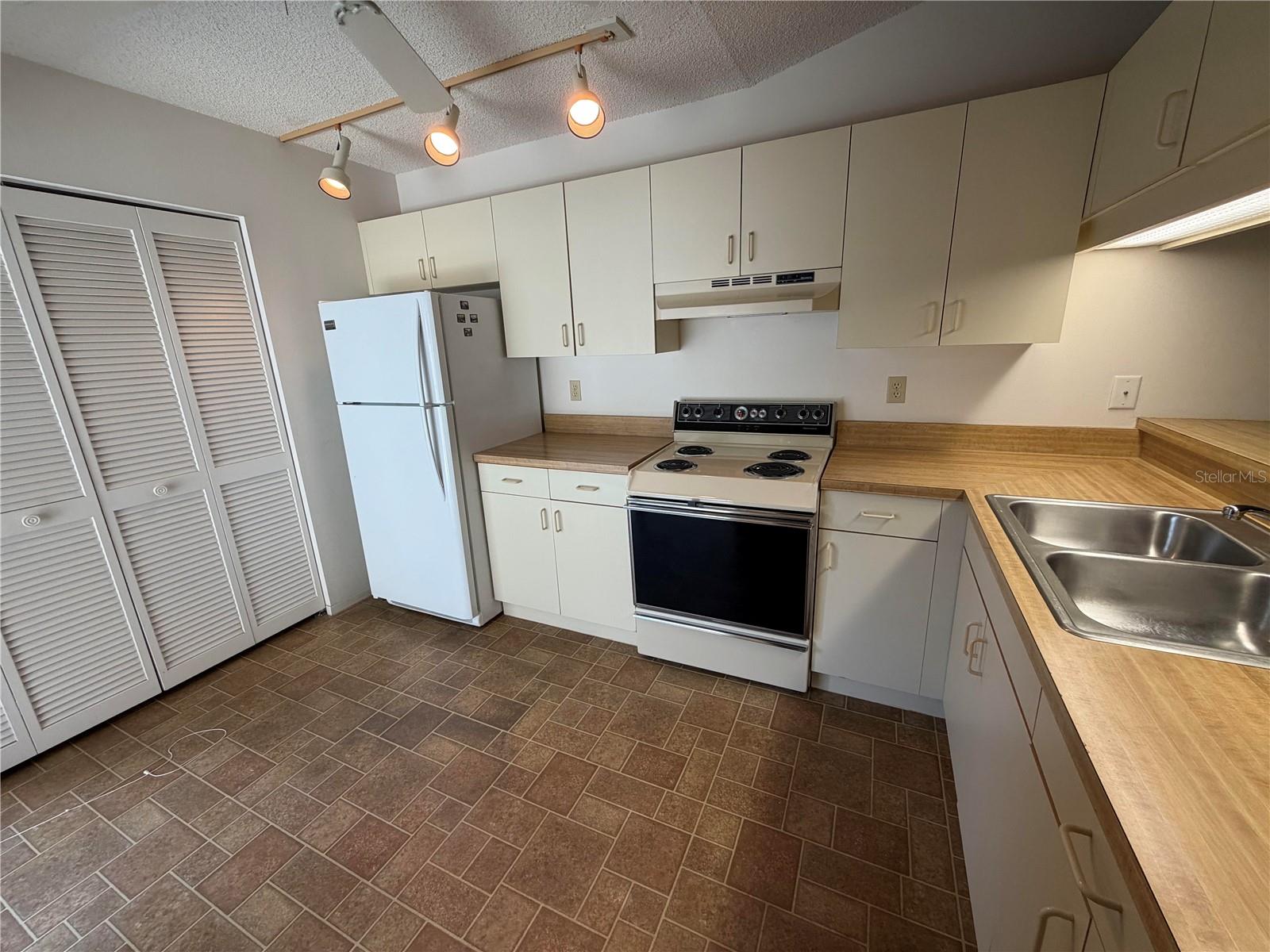 2904 OAK LANE, BRADENTON, FL, 34209 4 2904 OAK LANE