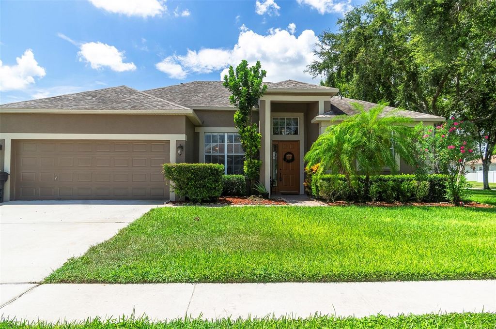 Photo of 2803 Abbey Grove Drive, Valrico, FL 33594 (MLS # TB8391022)