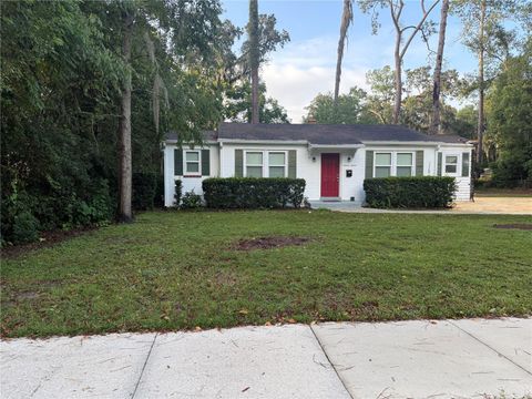 Photo of 1615 NW 7th Avenue, Gainesville, FL 32603 (MLS # GC534558)