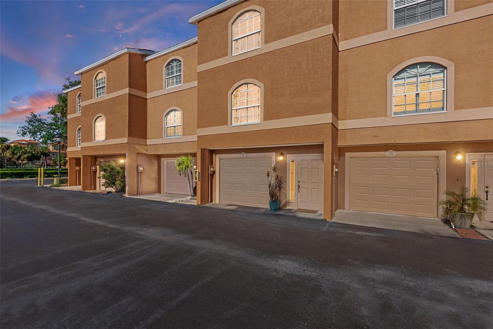 637 PINELLAS BAYWAY S 207