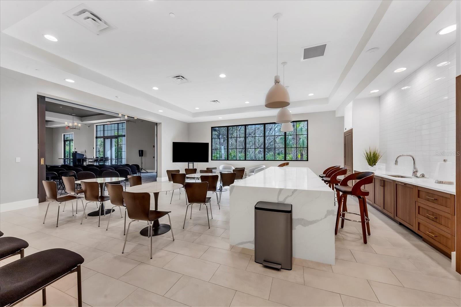 THE MEADOWS / PINEBROOK HOLLOW - Residential Lease