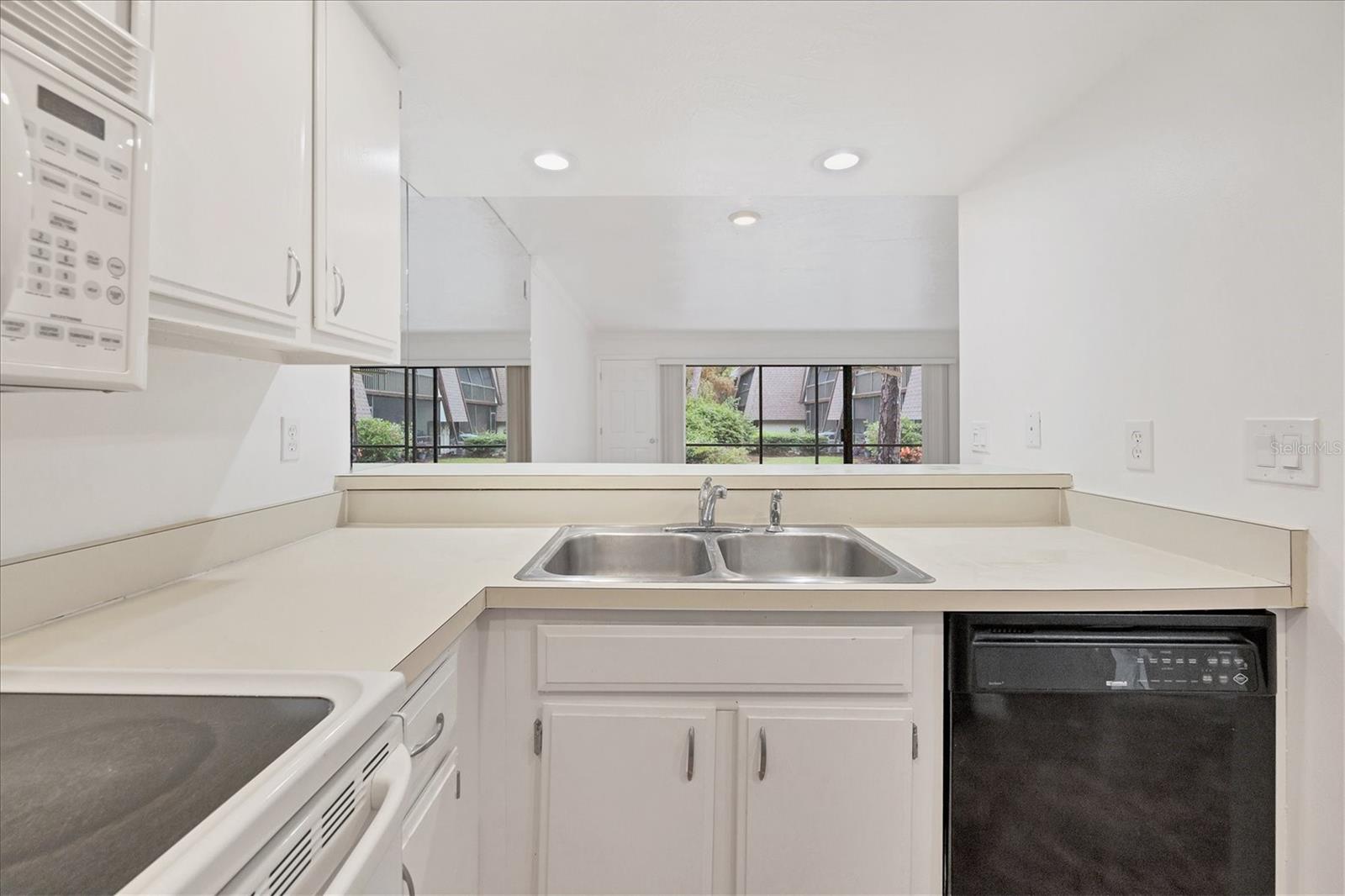 THE MEADOWS / PINEBROOK HOLLOW - Residential Lease