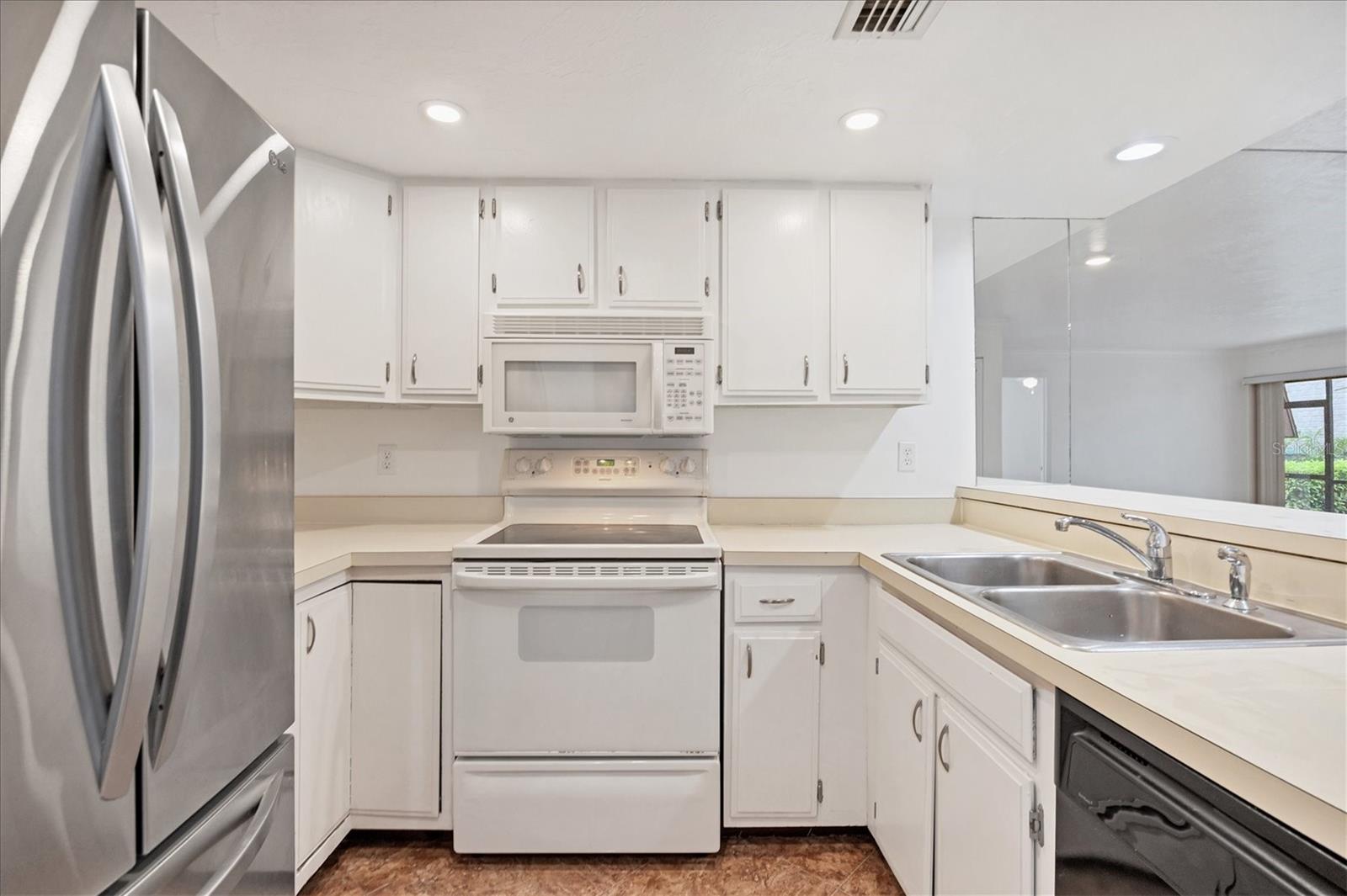 THE MEADOWS / PINEBROOK HOLLOW - Residential Lease