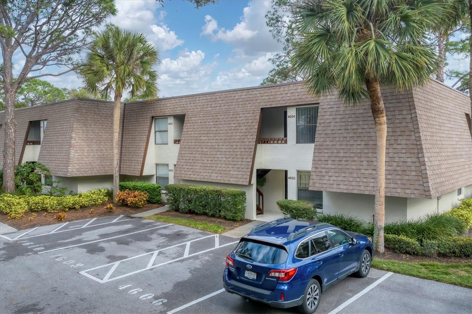 THE MEADOWS / PINEBROOK HOLLOW - Residential Lease