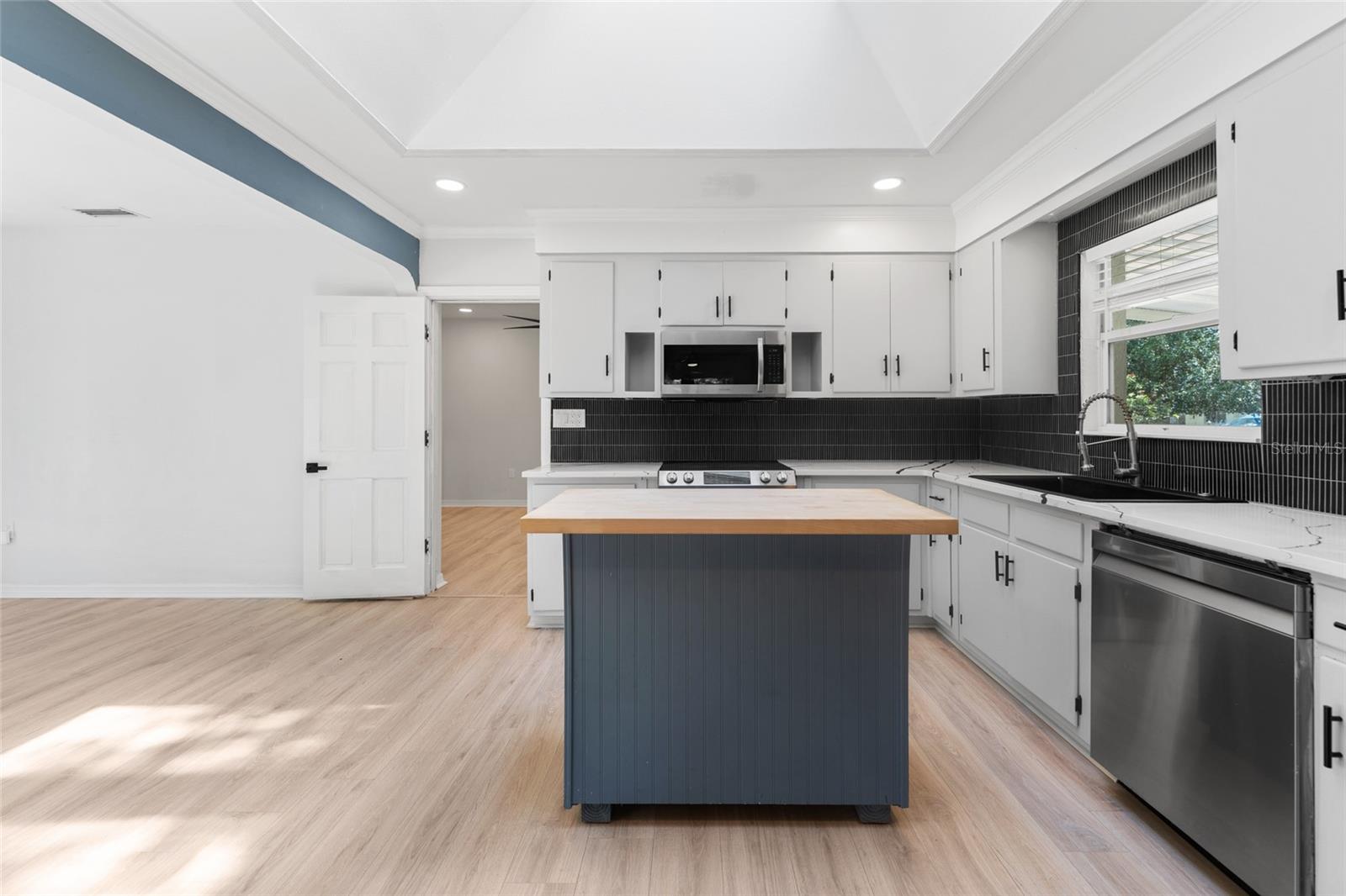 BAY WOODS SUB 1 TALLEYS - Residential Lease