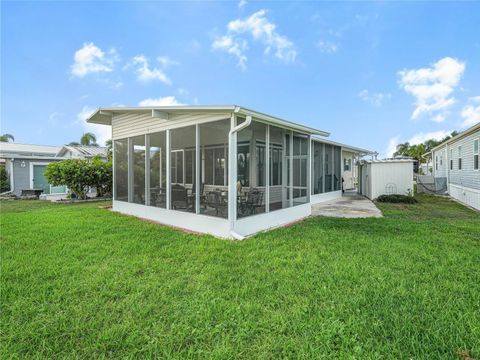 A home in LAKE WALES