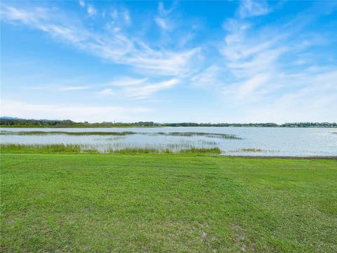 A home in LAKE WALES