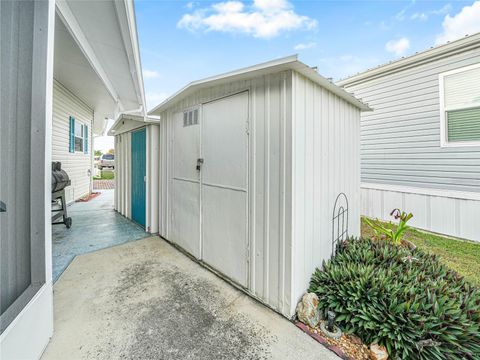 A home in LAKE WALES