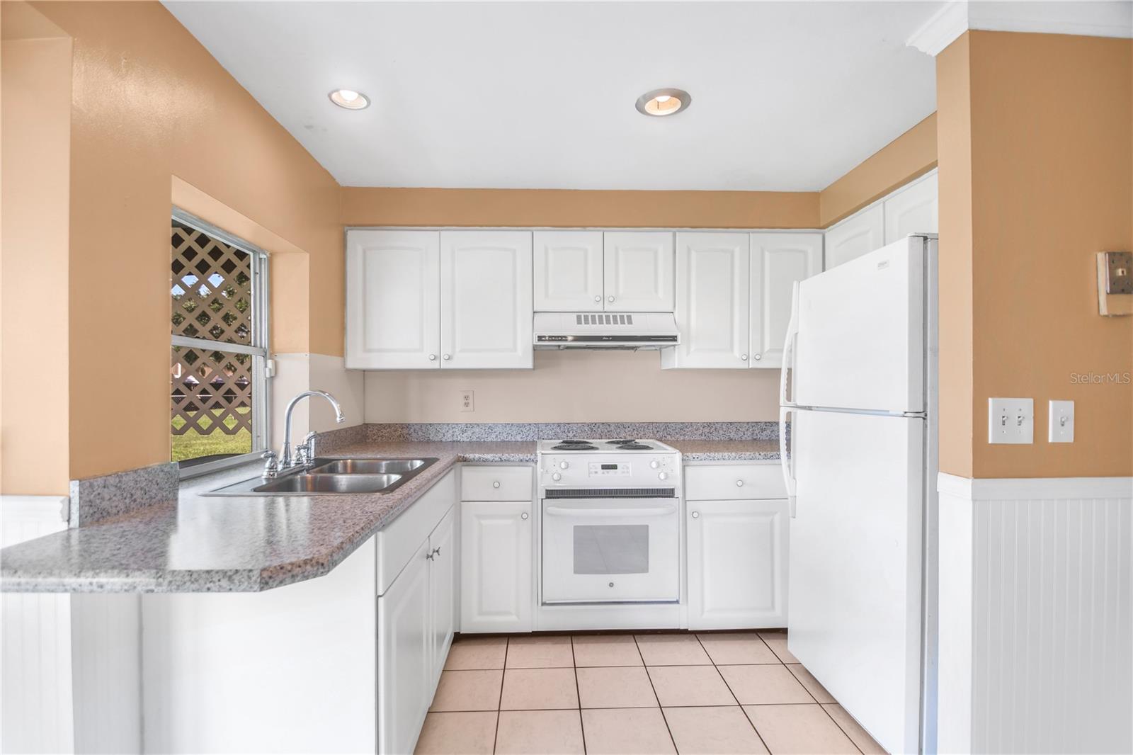 CEDAR MANOR - Residential