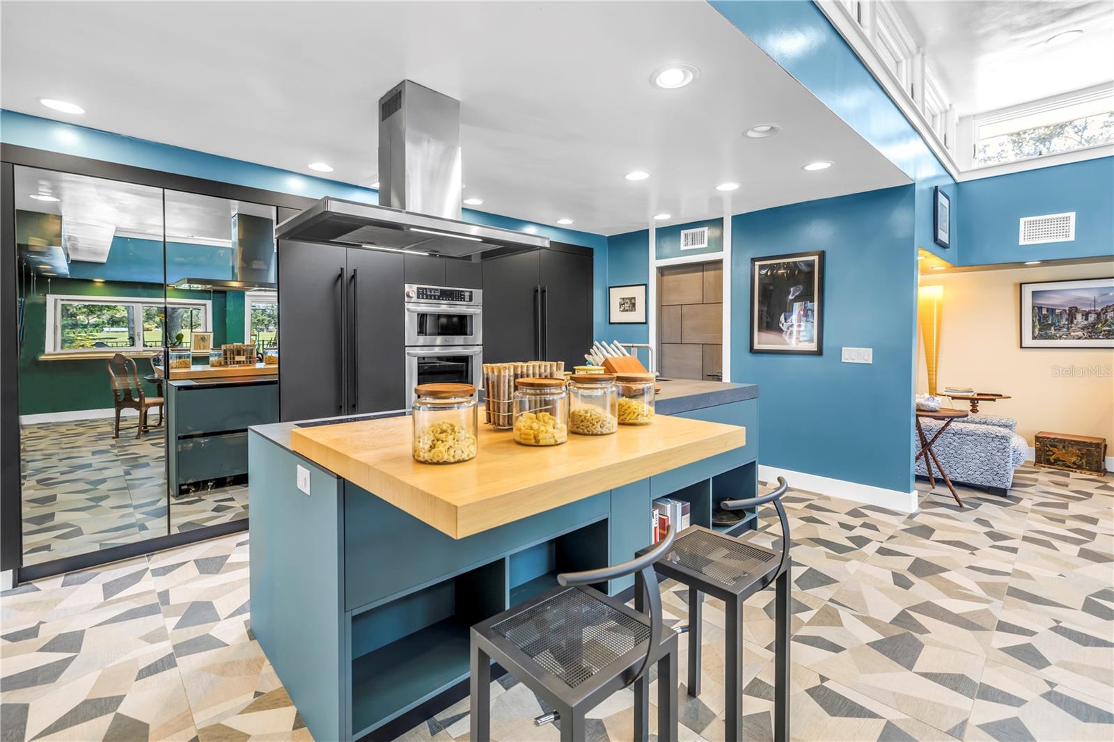 NORTH EAST PARK PLACIDO SHORES - Residential