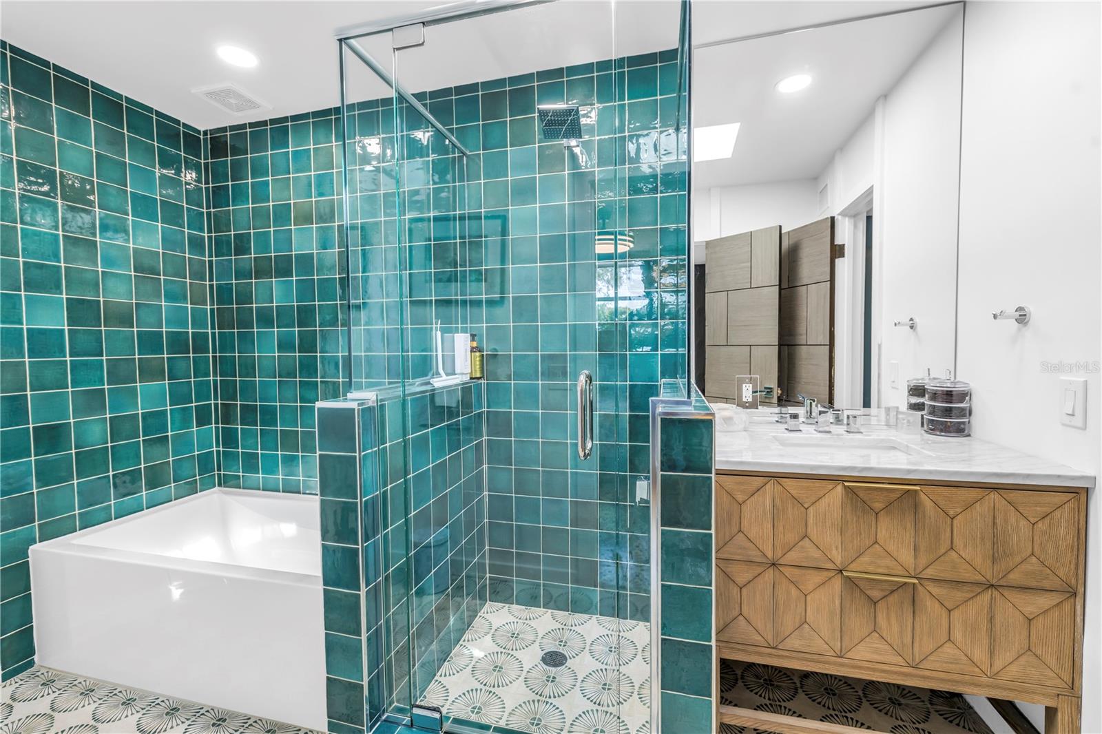 NORTH EAST PARK PLACIDO SHORES - Residential