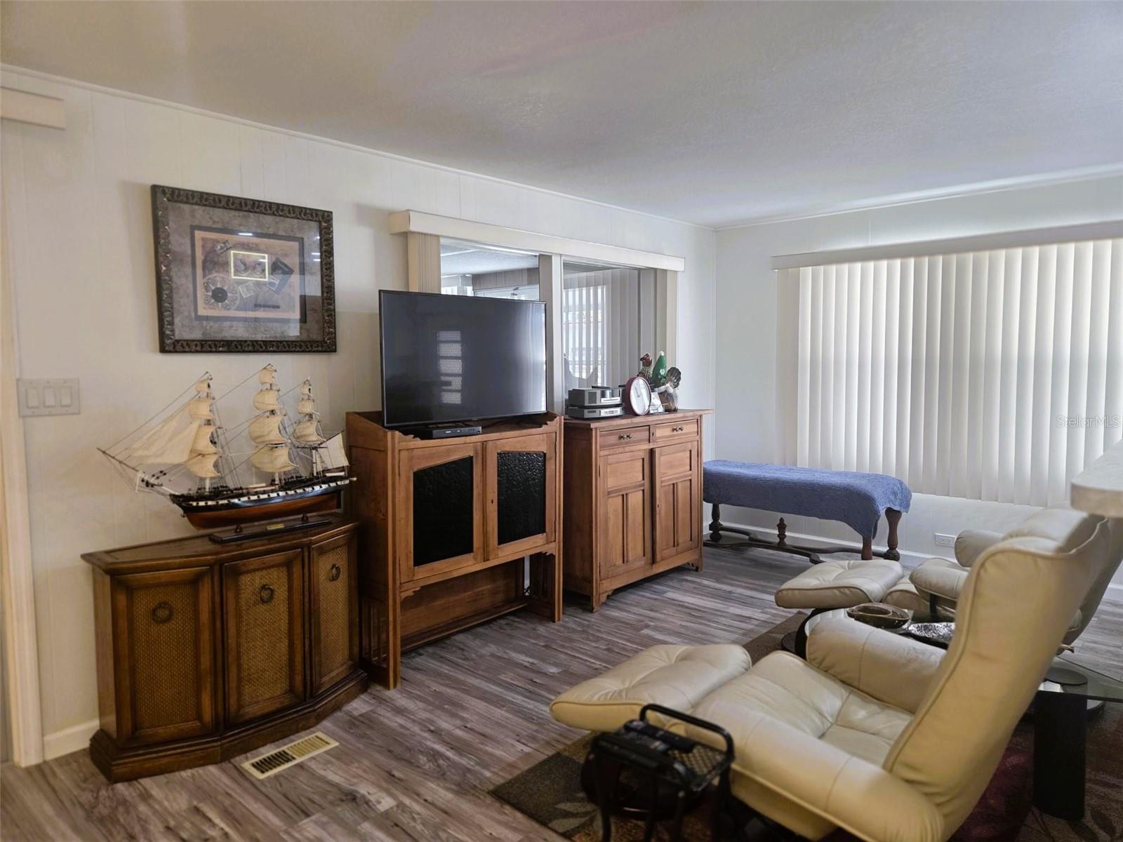 OAKWOOD MANOR - Residential