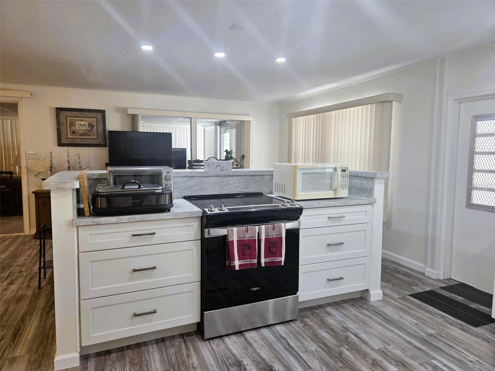 OAKWOOD MANOR - Residential