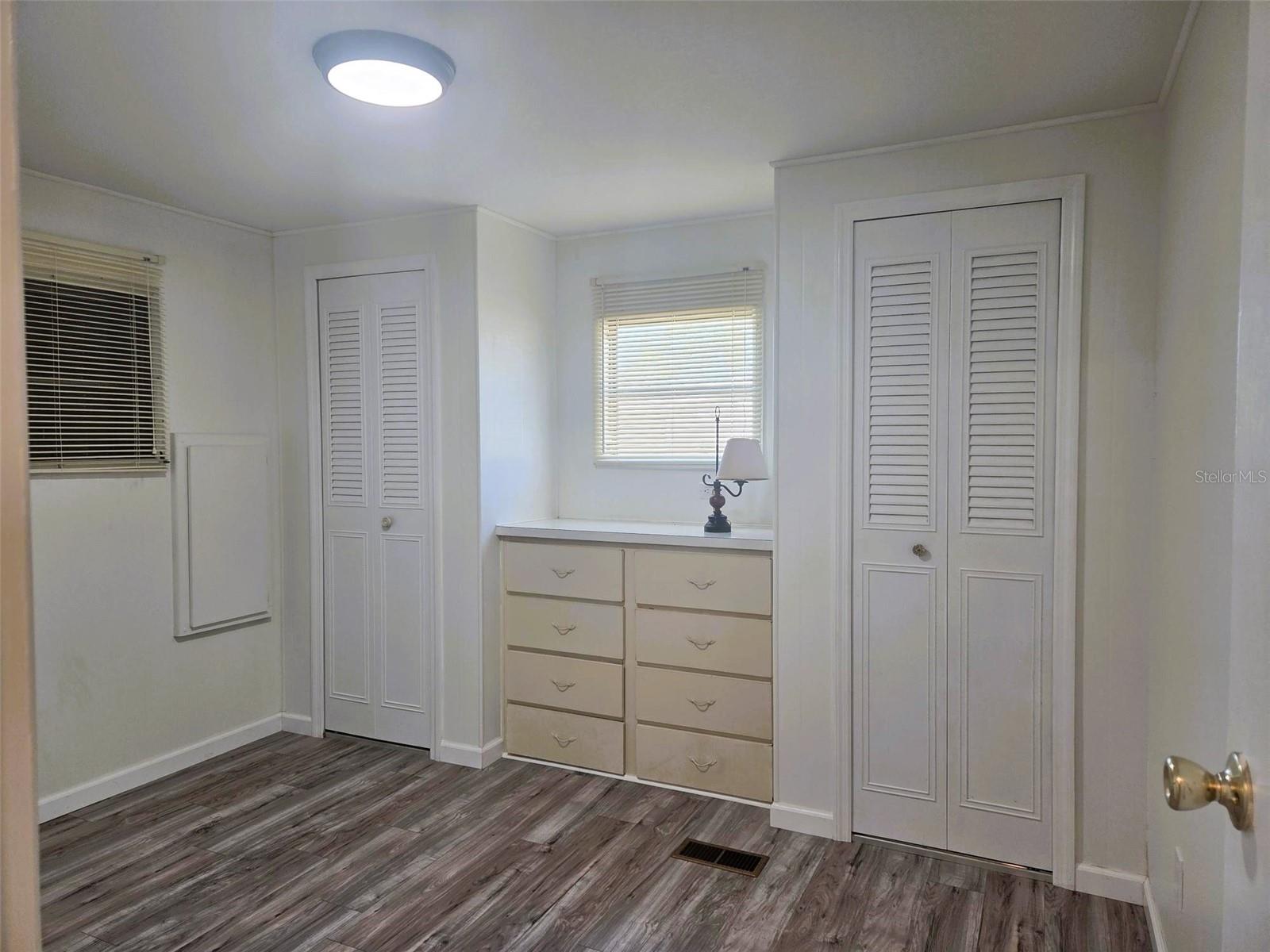 OAKWOOD MANOR - Residential