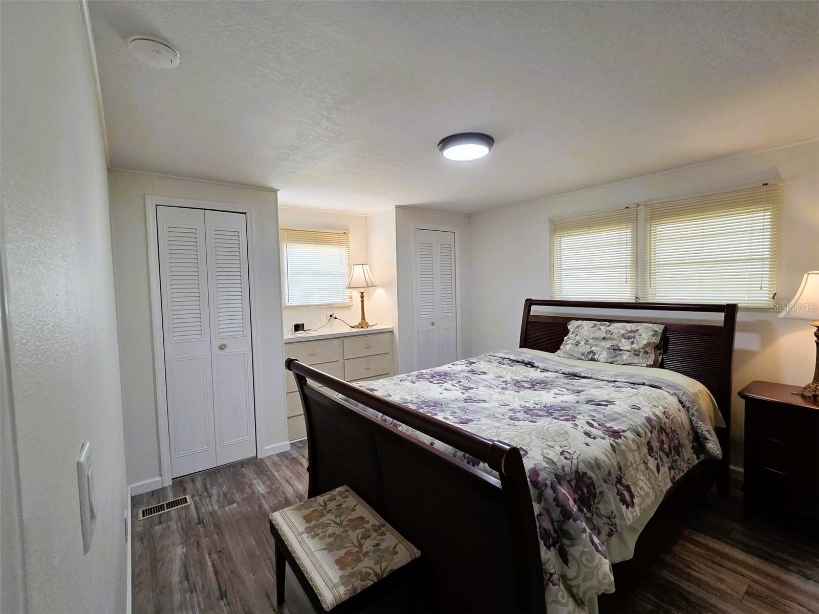 OAKWOOD MANOR - Residential