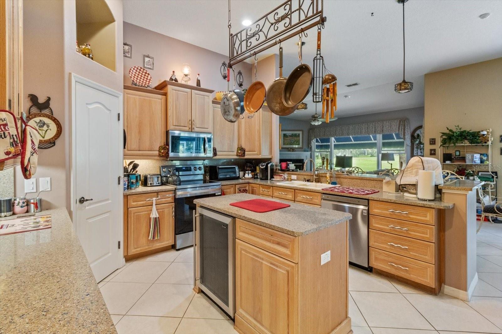 6 WOODLEE COURT N