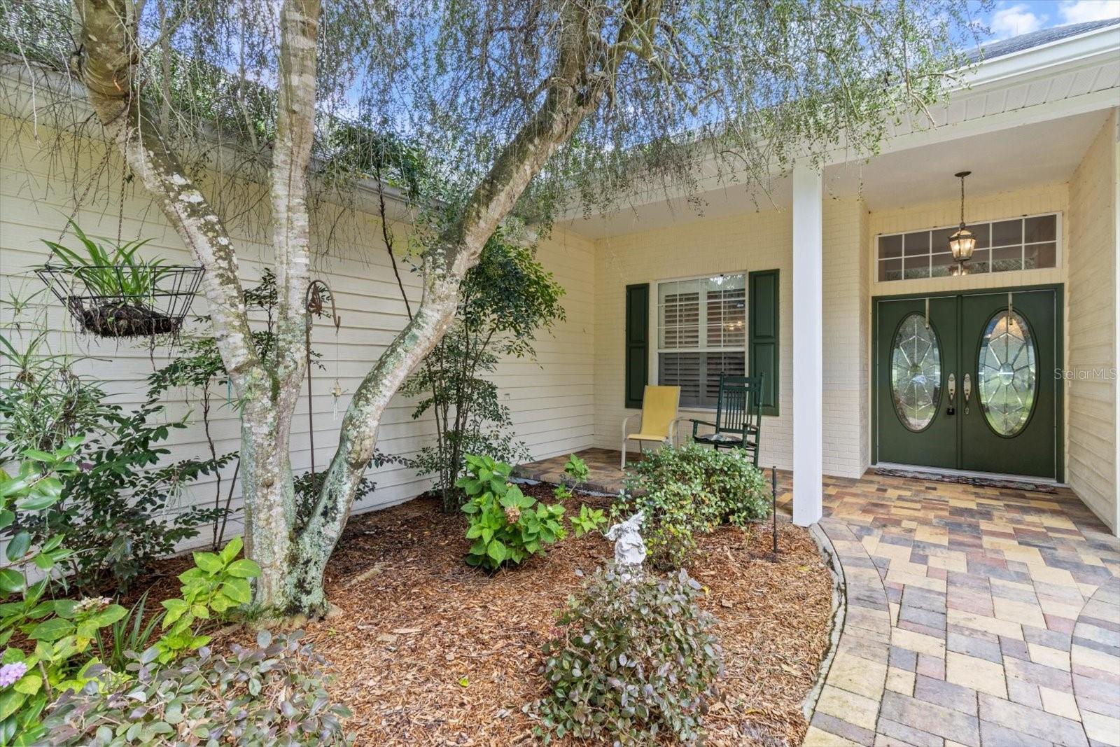 6 WOODLEE COURT N