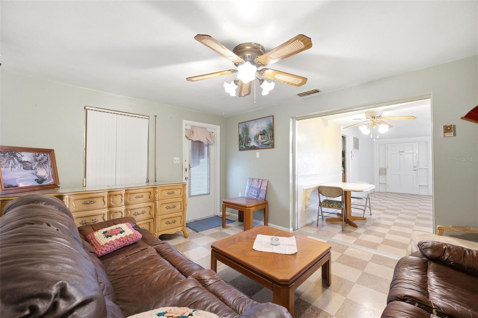 COLONIAL MANOR - Residential